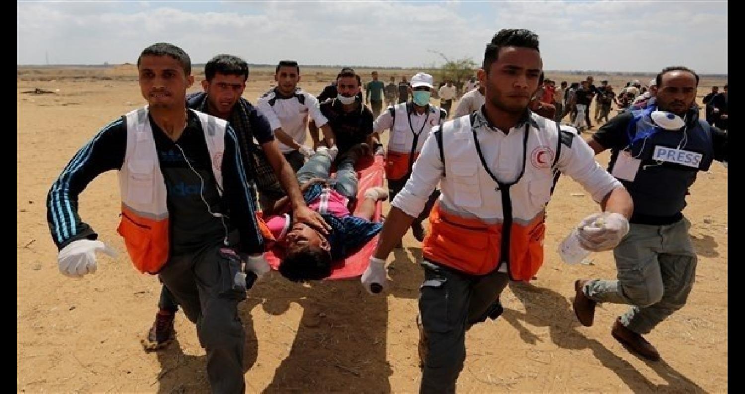 سما الأردن| أصيب أربعون مواطنا فلسطينيا بجراح مختلفة جراء اعتداء قوات الاحتلال الاسرائيلي على المشاركين في مسيرة العودة شرقي قطاع غزة.