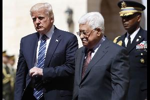 قال الرئيس الفلسطيني محمود عباس خلال لقاء مع نشطاء من اليسار الإسرائيلي، إن الرئيس الأمريكي دونالد ترامب اقترح عليه إنشاء دولة كونفدرالية مع الأردن