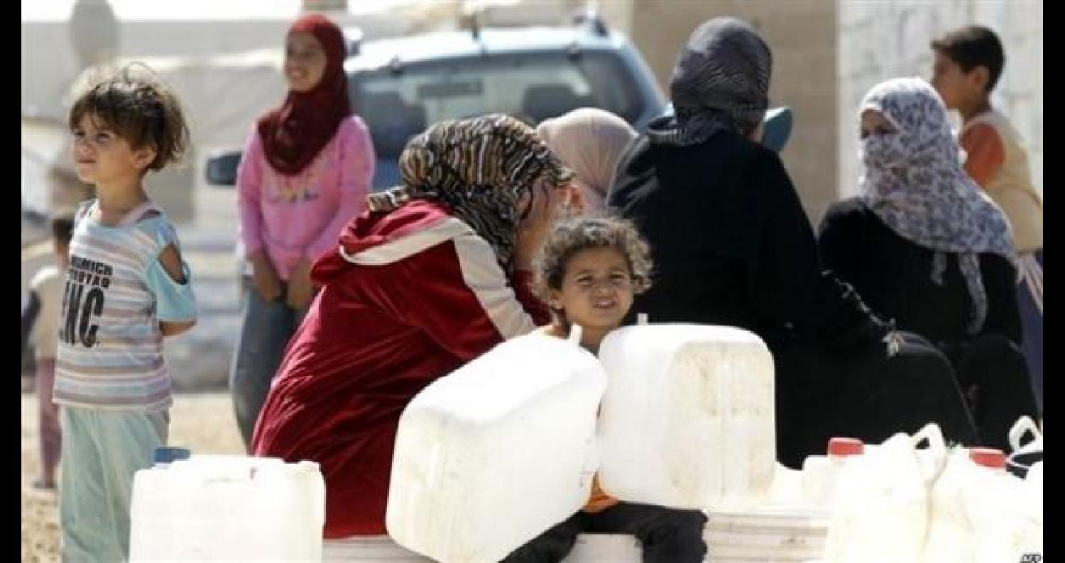 سما الأردن| كشفت مصادر في منظمة الأمم المتحدة للطفولة 'اليونسيف'، أن حصة الفرد من المياه في مخيمي الزعتري والأزرق للاجئيين السوريين في الأردن، يبلغ 35