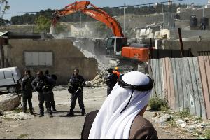 هدمت جرافات الاحتلال الإسرائيلي، فجر اليوم الاثنين، ثلاثة منازل في قرية الولجة غرب مدينة بيت لحم