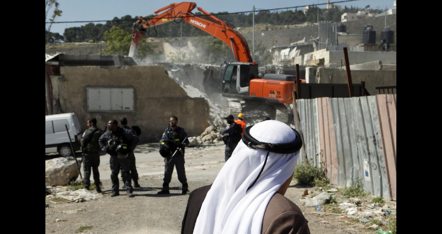 هدمت جرافات الاحتلال الإسرائيلي، فجر اليوم الاثنين، ثلاثة منازل في قرية الولجة غرب مدينة بيت لحم
