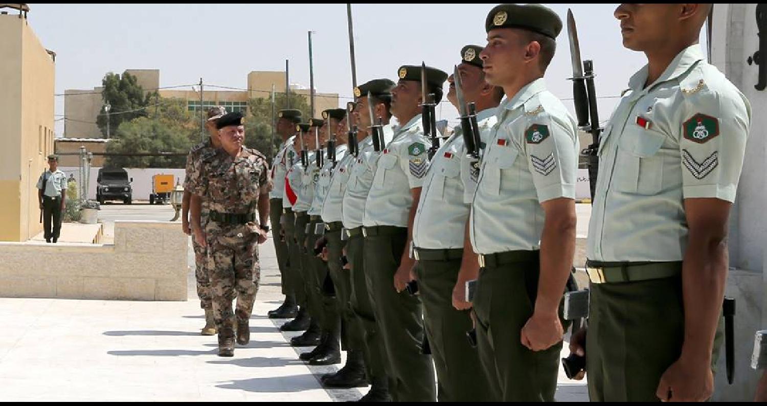 سما الأردن | جلالة الملك عبدالله الثاني، القائد الأعلى للقوات المسلحة، يزور مدرسة تدريب ضباط الصف في منطقة خو بمحافطة الزرقاء.

شاهد بالصور