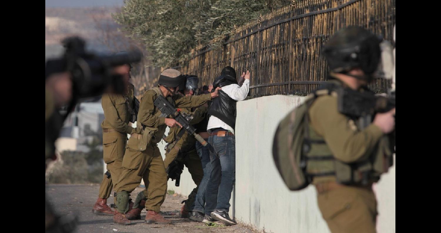 الاحتلال يعتقل 27 فلسطينيا من الضفة