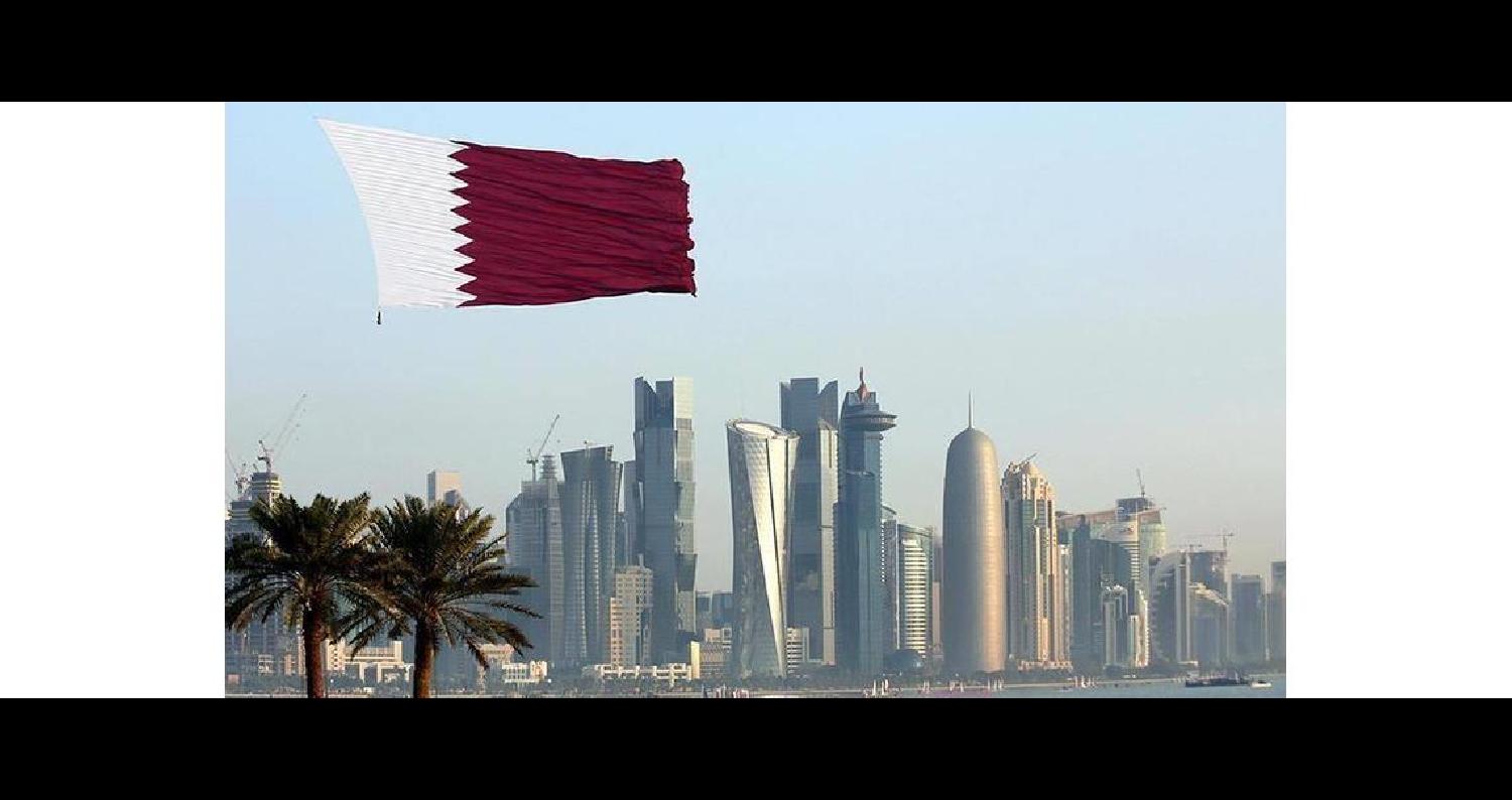 أصدر أمير قطر الشيخ تميم بن حمد آل ثاني مساء أمس أول قانون من نوعه في البلاد بشأن منح الإقامة الدائمة للوافدين والمقيمين الأجانب