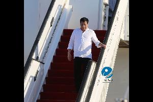 سما الأردن| وصل الرئيس الفلبيني رودريغو دوتيرتي، إلى عمان الأربعاء، في زيارة رسمية إلى المملكة تستمر عدة أيام، يجري خلالها مباحثات مع جلالة الملك عبدا