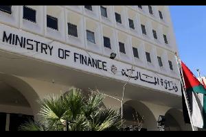 سما الأردن| أسفرت التطورات المالية عن تسجيل عجز مالي في الموازنة العامة، بعد المنح، حوالي 659.7 مليون دينار لنهاية تموز من العام الحالي، مقابل عجز مال