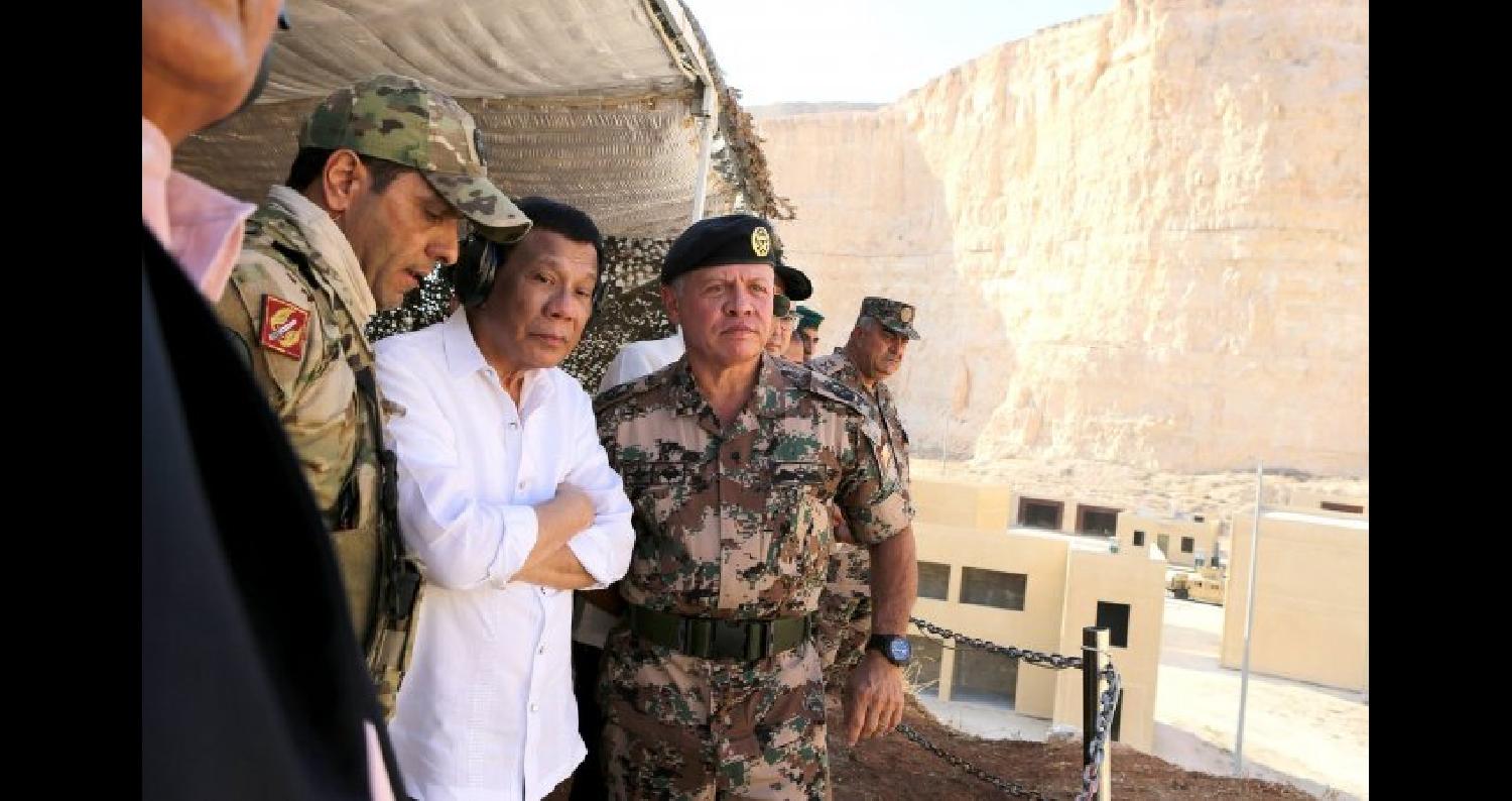 الملك والرئيس الفلبيني يتابعان تمريناً عسكرياً للعمليات الخاصة
