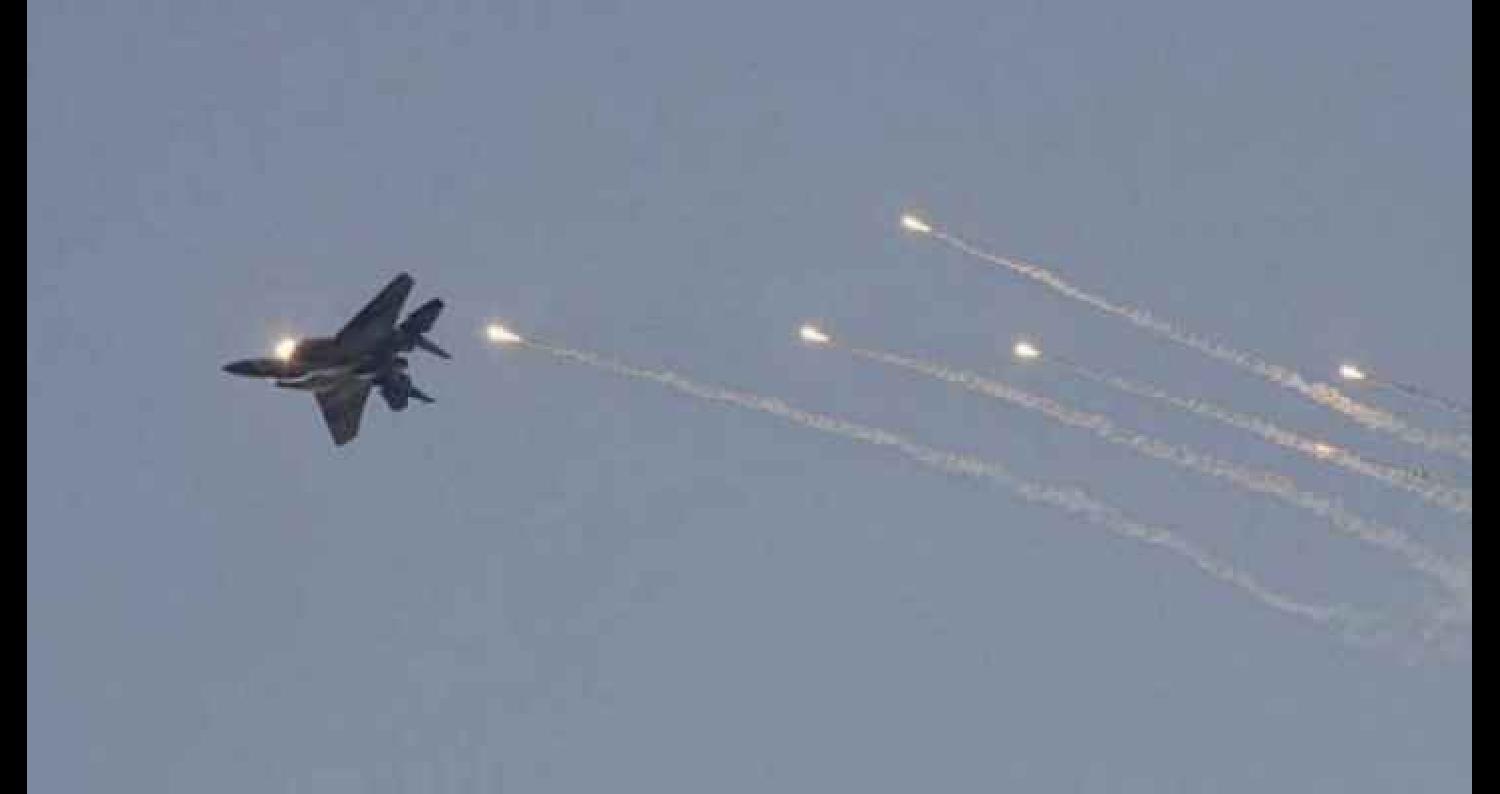 طائرات الاحتلال تستهدف الفلسطينيين في غزة