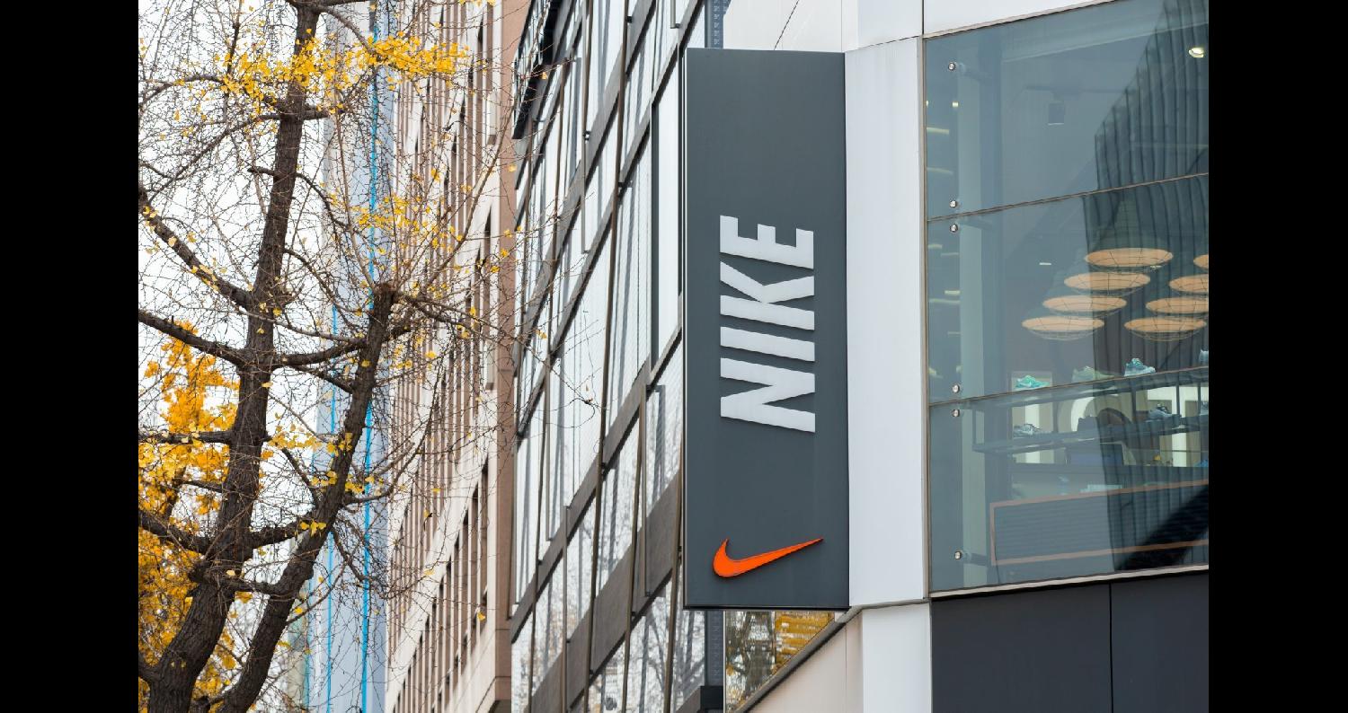 ظهور كوبرنيك في إعلان (Nike) يفجر قضية رأي عام