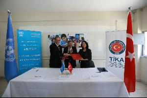 الأونروا و تيكا يوقعان اتفاقية صيانة مدرسة إناث مخيم عمان الإعدادية