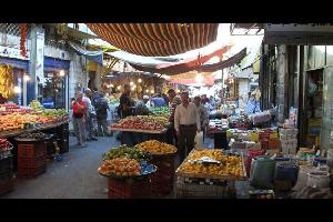 حملة امنية لإزالة البسطات على دخلة سوق السكر وسط البلد