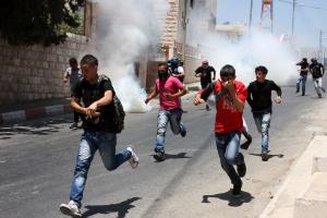 إصابة فلسطينيين باختناق باقتحام الاحتلال قرية رمانة
