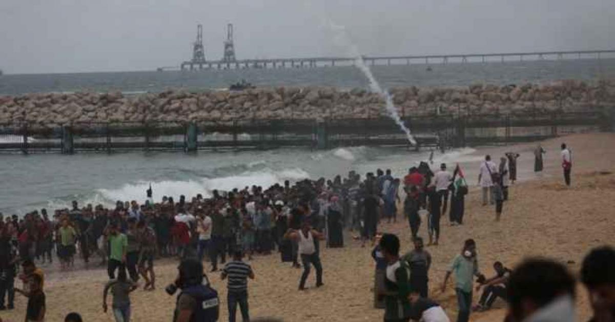 الاحتلال يعتدي على متظاهرين في غزة