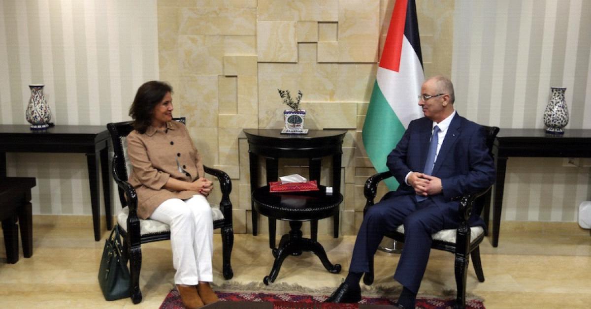 الأردن و فلسطين يجددان عقد الكهرباء