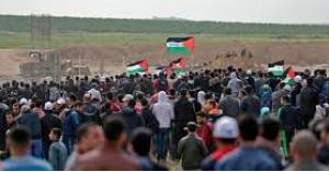 الفلسطنيون ينظمون مسيرة بعنوان "معا غزة تنتفض والضفة تلتحم"