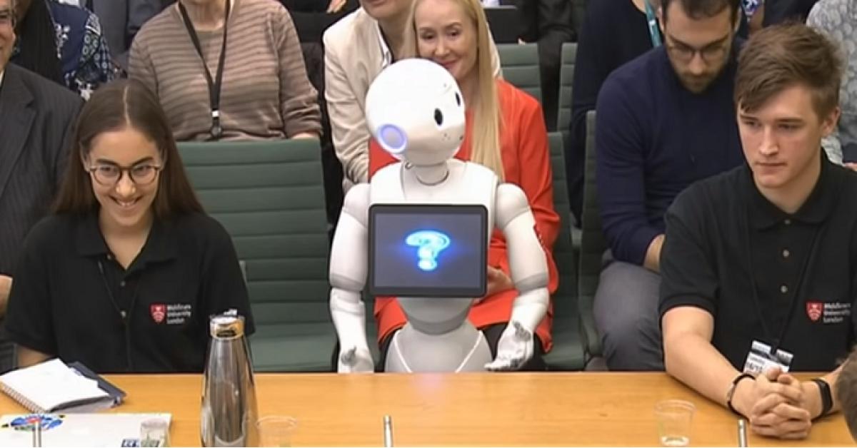 لأول مرة.. روبوت يقدم شهادته أمام البرلمان البريطاني