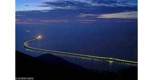 الصين تفتتح أطول جسر مائي في العالم (صور)