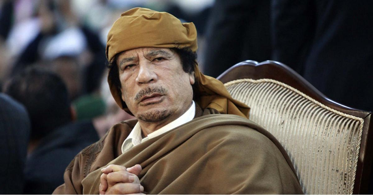 القذافي یظھر في فرنسا -صورة