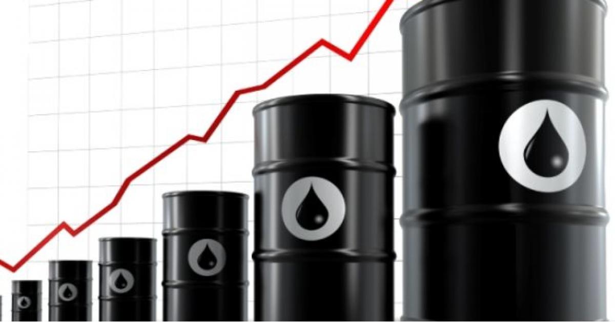 الزبيدي: تراجع أسعار النفط سببه سياسي