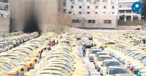 سائقو التاكسي الأصفر يجددون الاعتصام أمام "النواب"