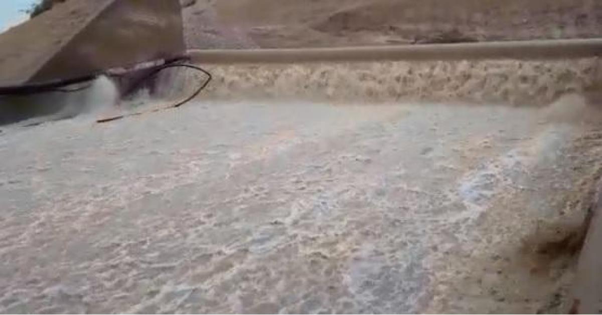 بالفيديو.. لحظة امتلاء سد وادي شعيب