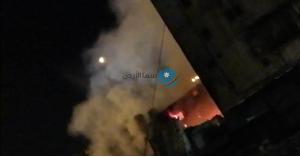 حريق ضخم بأحد المستودعات قرب دوار الجمرك - فيديو