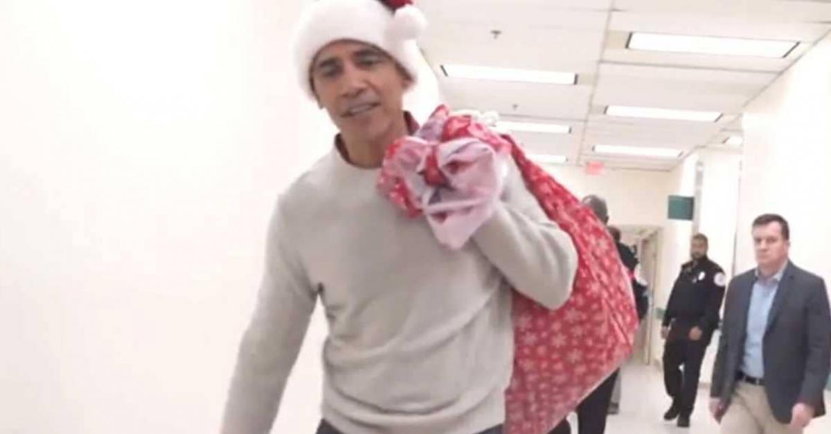 شاهد بالفيديو.. أوباما يتحول من رئيس إلى "بابا نويل"