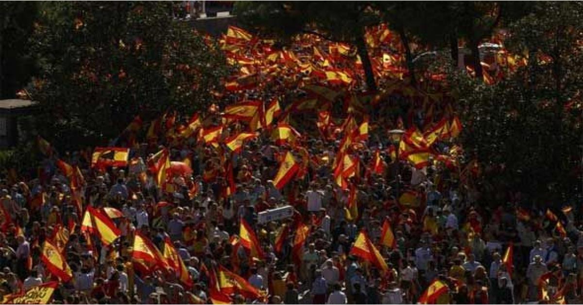 مظاهرات حاشدة في اسبانيا .. و"الأمن" يرد بقوة