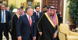 الملك يعزي خادم الحرمين بوفاة الأمير طلال بن عبدالعزيز