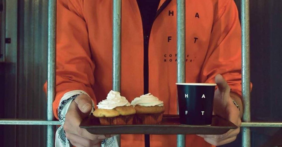 تعرف على "مقهى السجن"