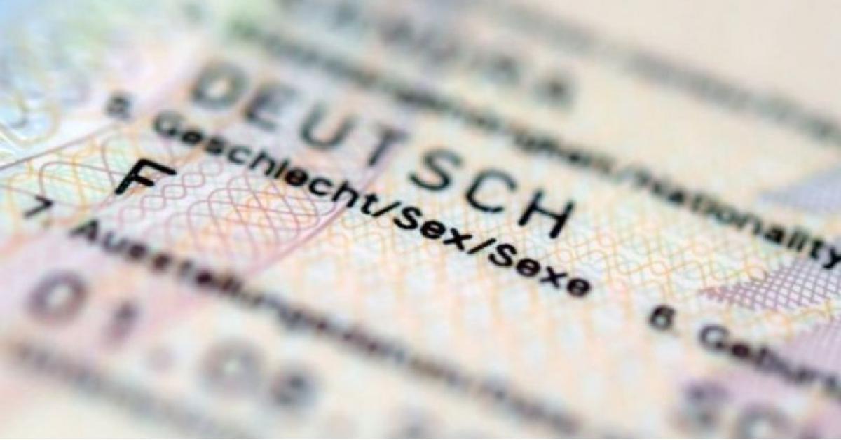ألمانيا تضيف مزدوجي الجنس الى بطاقة الأحوال