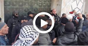 بالتكبيرات.. طردوا المحتل من مسجد قبة الصخرة (فيديو)