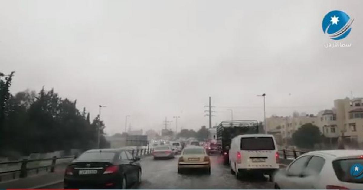 تساقط حبات البرد في بعض مناطق عمان.. فيديو