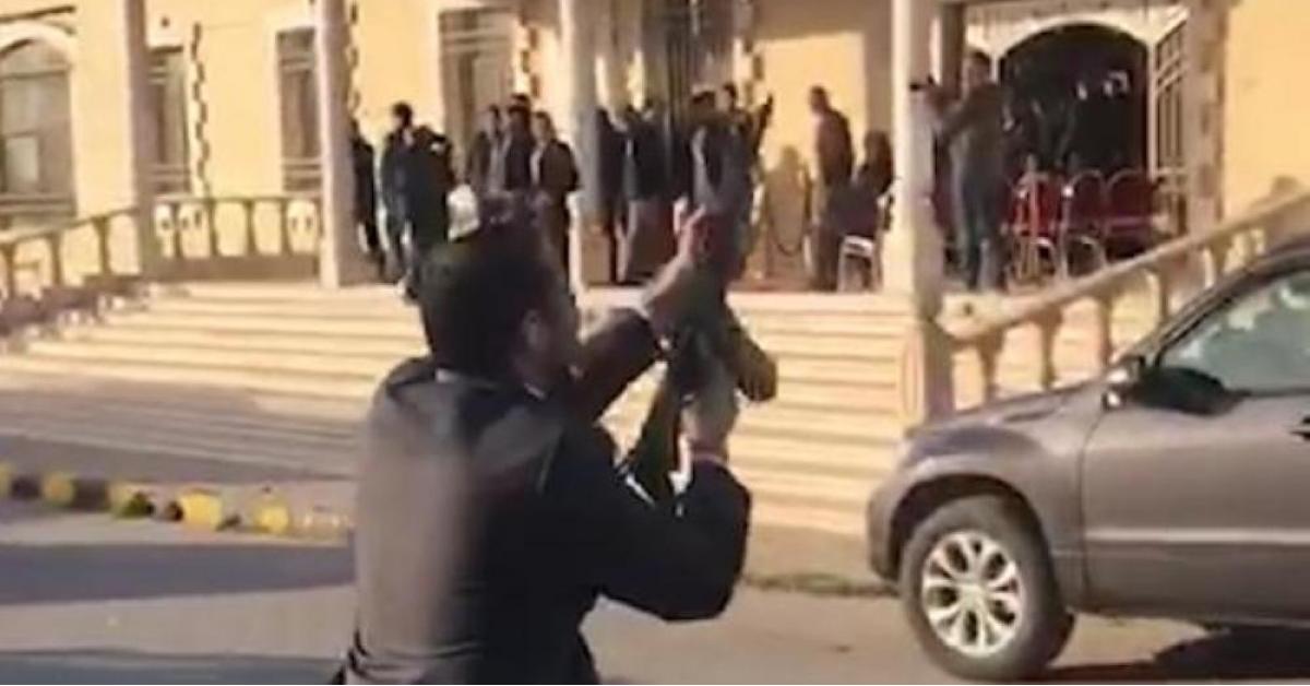النائب محمود العدوان يقوم بتسليم نجله لشرطة زيزيا !
