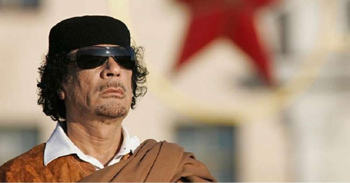 معمر القذافي على قيد الحياة..!