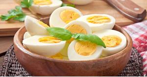 هل يجب تجنب صفار البيض لفقدان الوزن؟