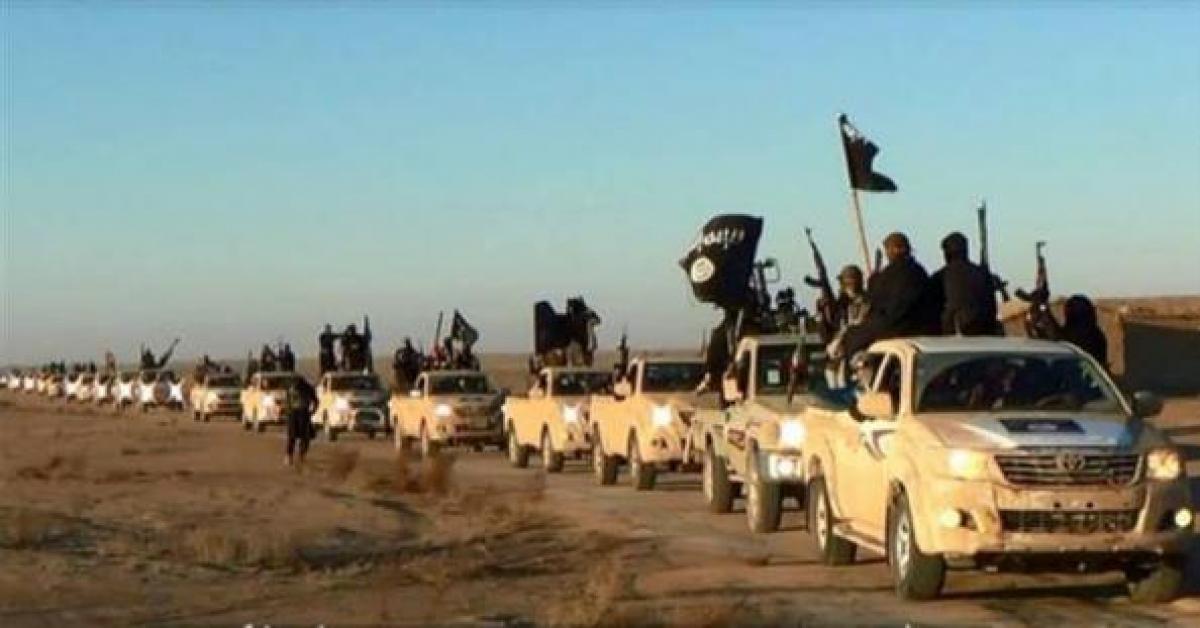 ماذا فعل الاردنيون عندما شاهدوا قافلة لداعش على طريق المطار