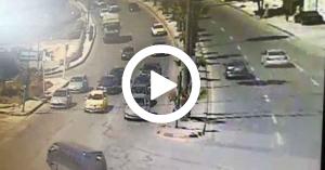 حادث تدهور شاحنة بطريقة غريبة في عمان.. فيديو