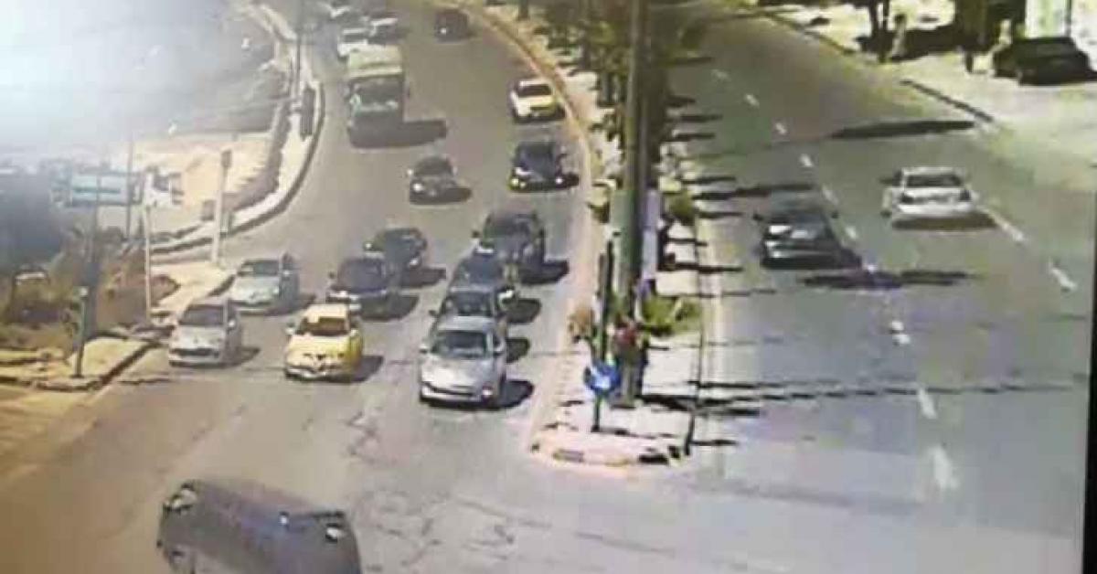 حادث تدهور شاحنة بطريقة غريبة في عمان.. فيديو