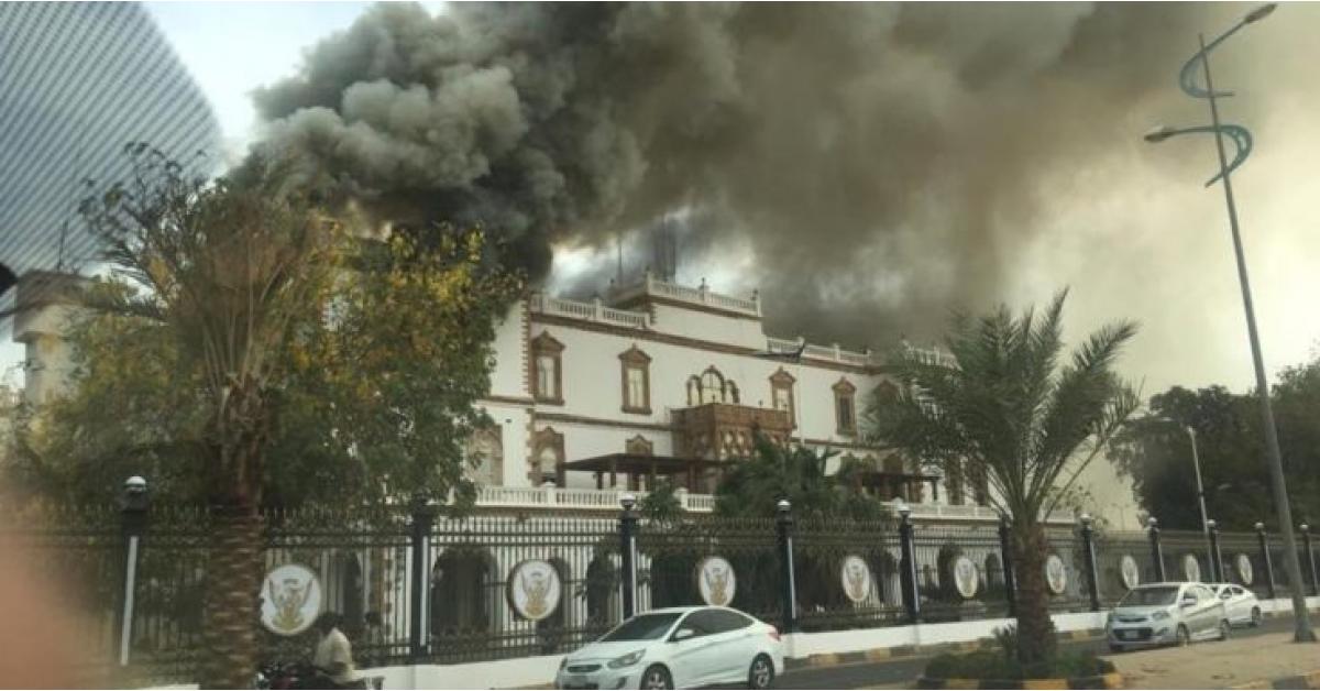 حريق هائل بالقصر الجمهوري في السودان