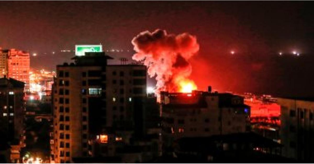 بالصور.. انفجارات ضخمة في محيط مطار حلب