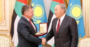 الملك يجري اتصالاً مع رئيس كازاخستان السابق