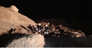 سقوط شخص من اعلى احد منحدرات البحر الميت