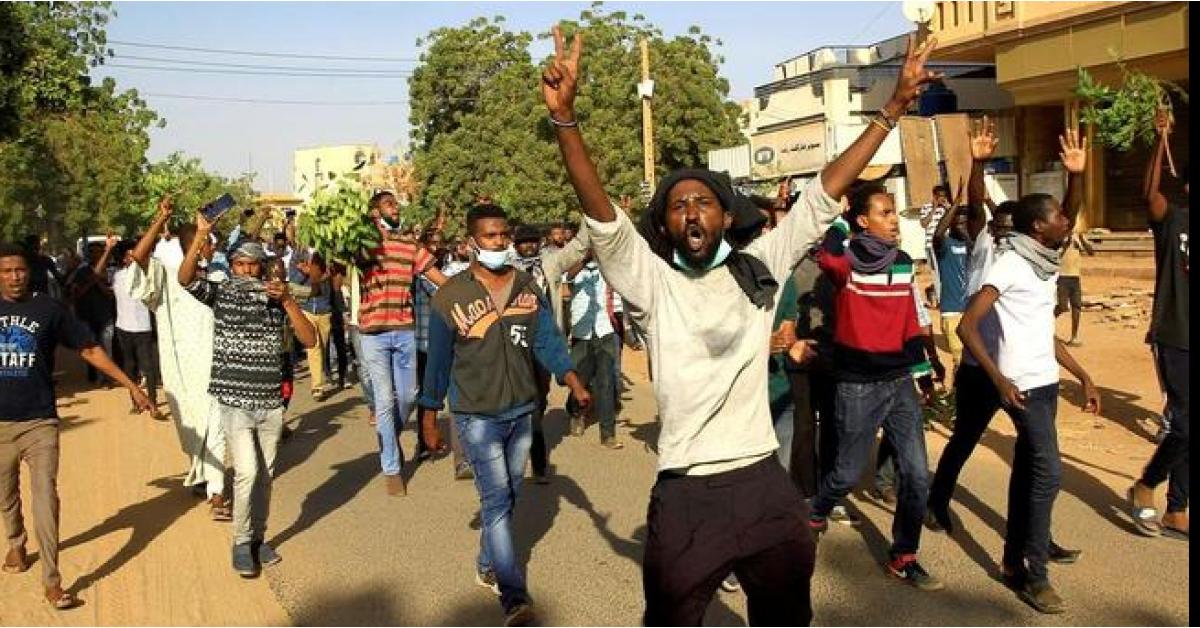السودان: تحذيرات غربية ودعوات لتسليم السلطة