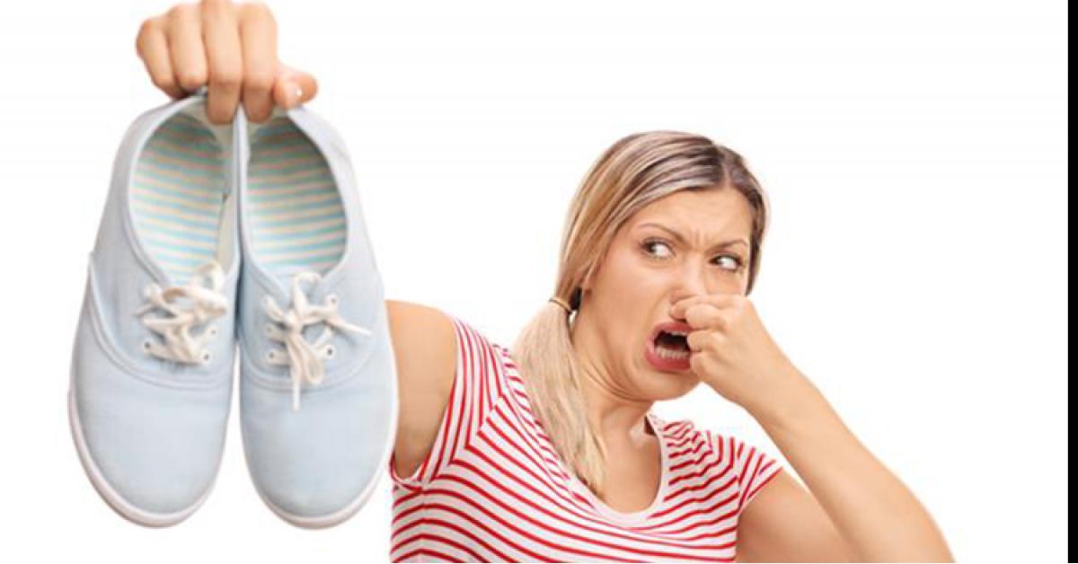 وصفات طبيعية للتخلص من رائحة الأحذية الكريهة