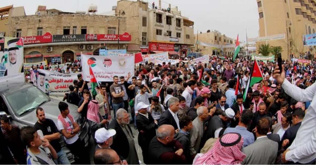 مادبا.. مسيرة شعبية داعمة لمواقف الملك تجاه القدس (صور)