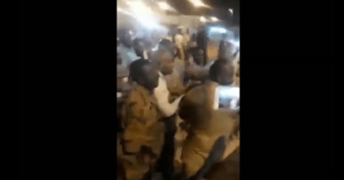 القبض على وزير سوداني سابق في مطار الخرطوم.. فيديو