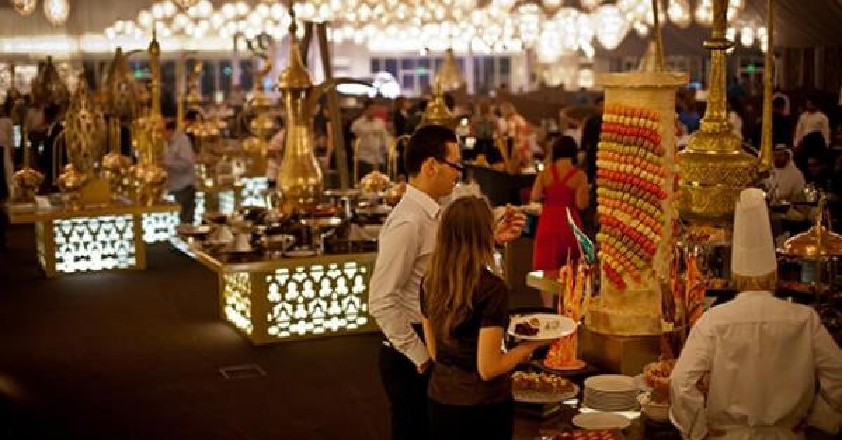«السياحة» تحدد آلية عمل المطاعم والخيم الرمضانية خلال رمضان
