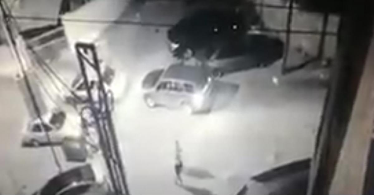 عصابة تطلق النار وتحطم مركبة مواطن في جبل طارق والامن يحقق.. فيديو