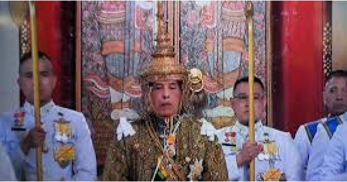 بالفيديو.. مراسم التتويج الرسمي لملك تايلاند
